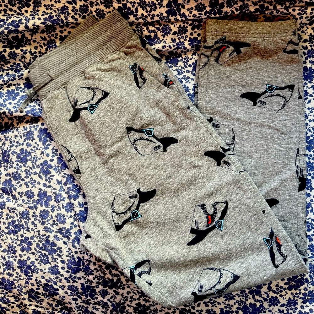 Oshkosh b’gosh boys gray shark joggers size 10